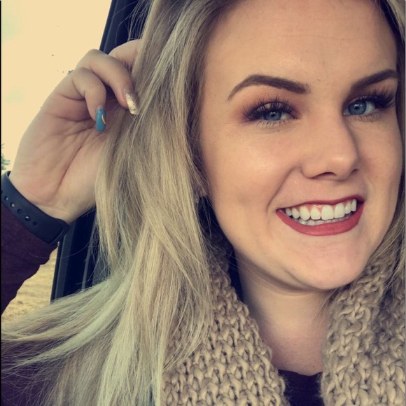 Meet your Posher, Madison - Picture 1 of 1